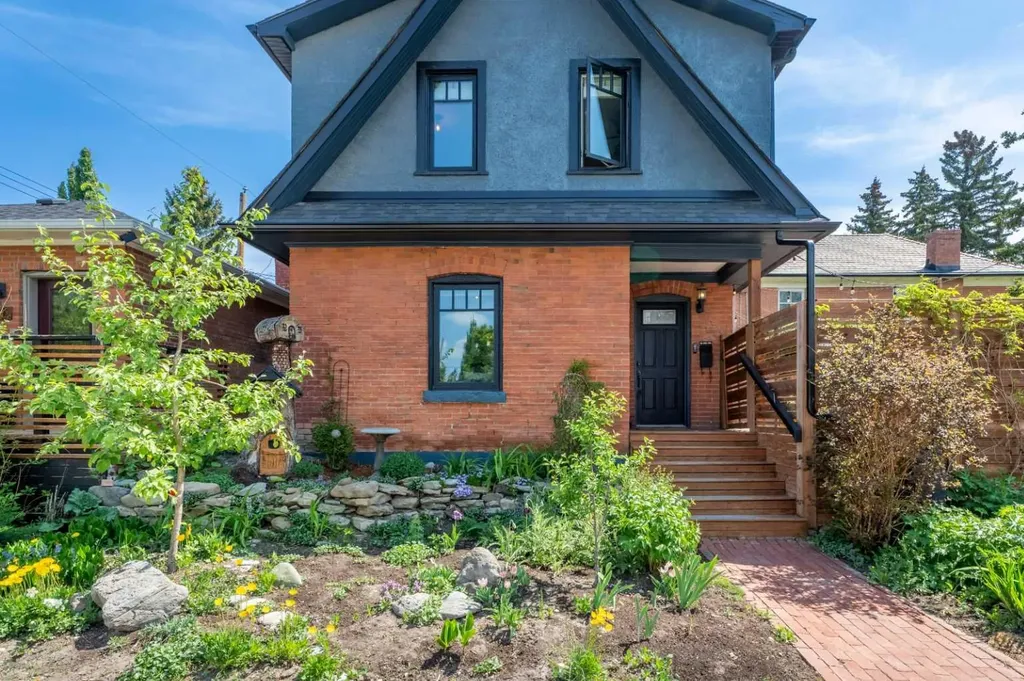 3216 17 Street SW Calgary AB T2T 4N8