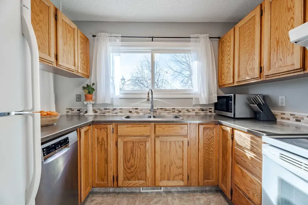 405 6 Street Irricana AB T0M 1B0