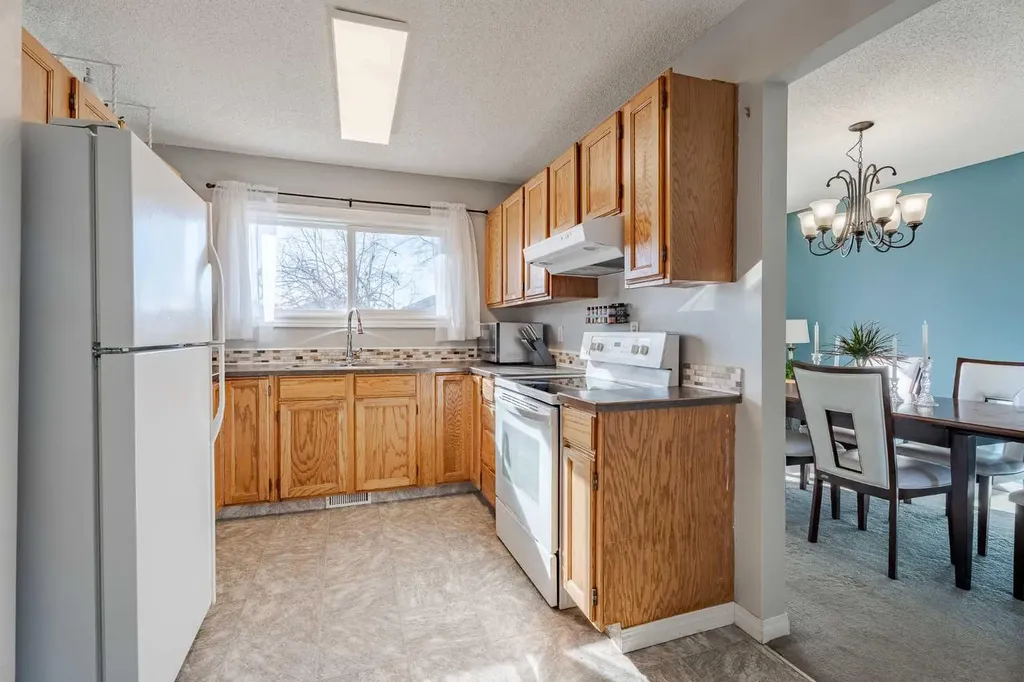 405 6 Street Irricana AB T0M 1B0