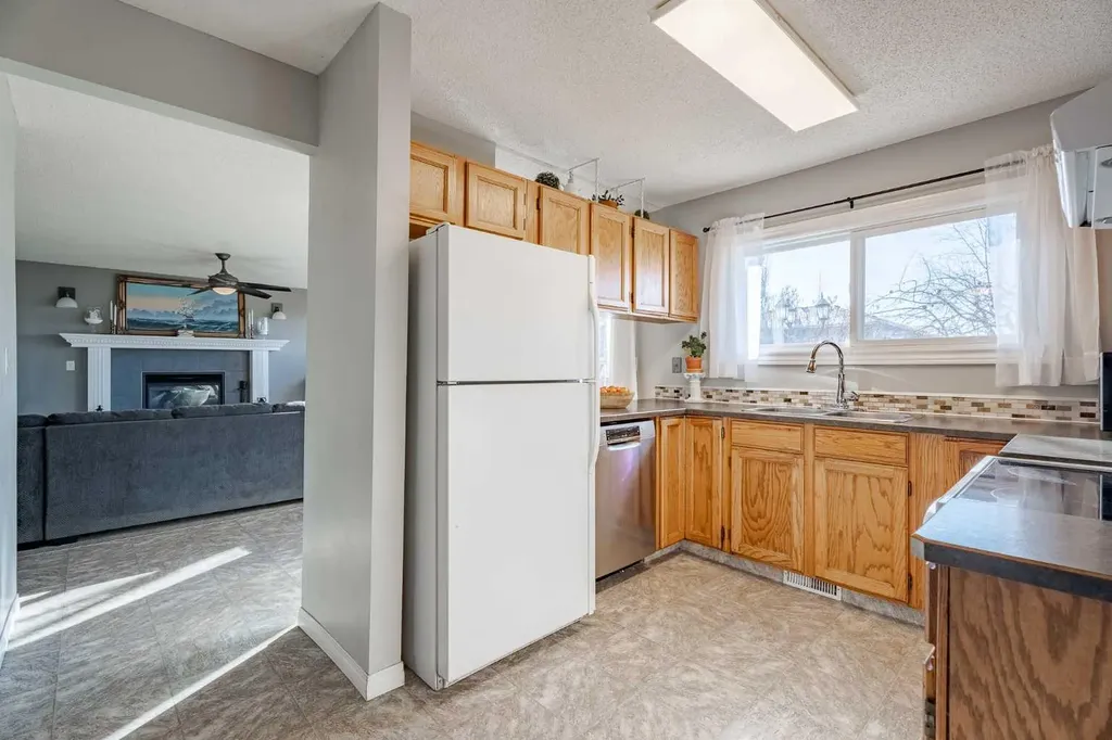 405 6 Street Irricana AB T0M 1B0