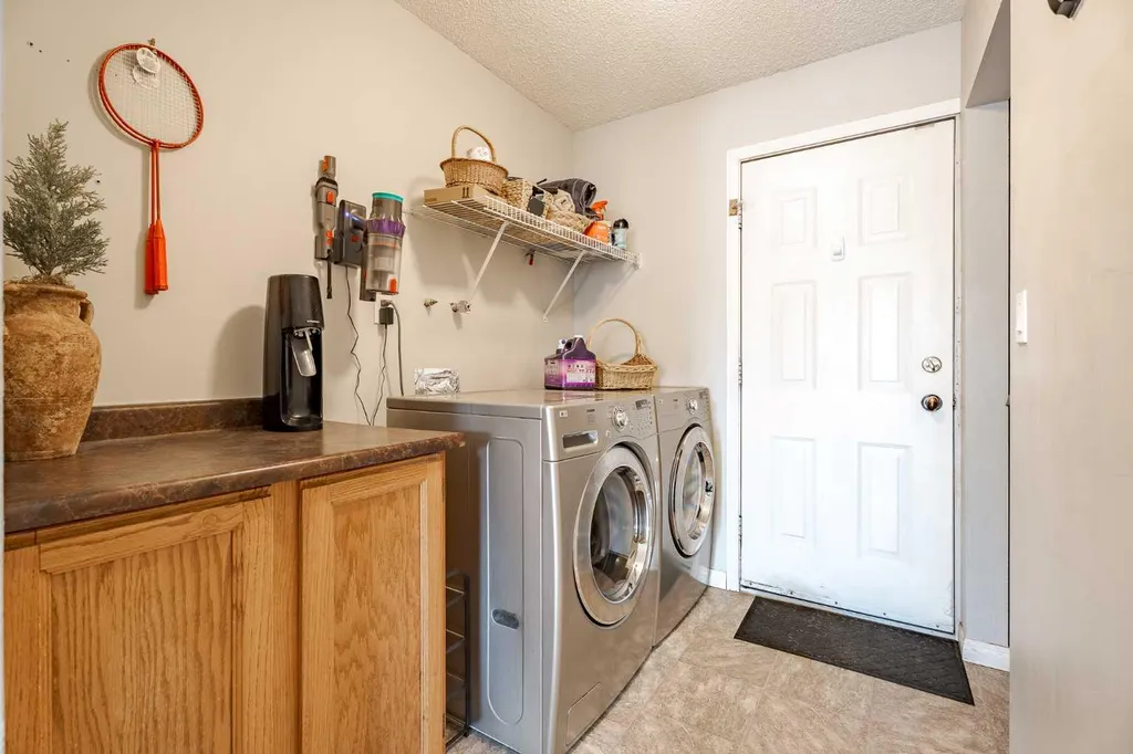 405 6 Street Irricana AB T0M 1B0