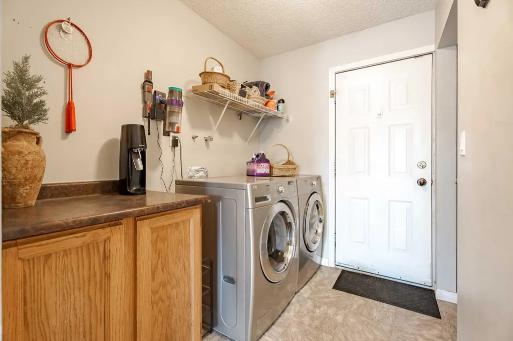 405 6 Street Irricana AB T0M 1B0