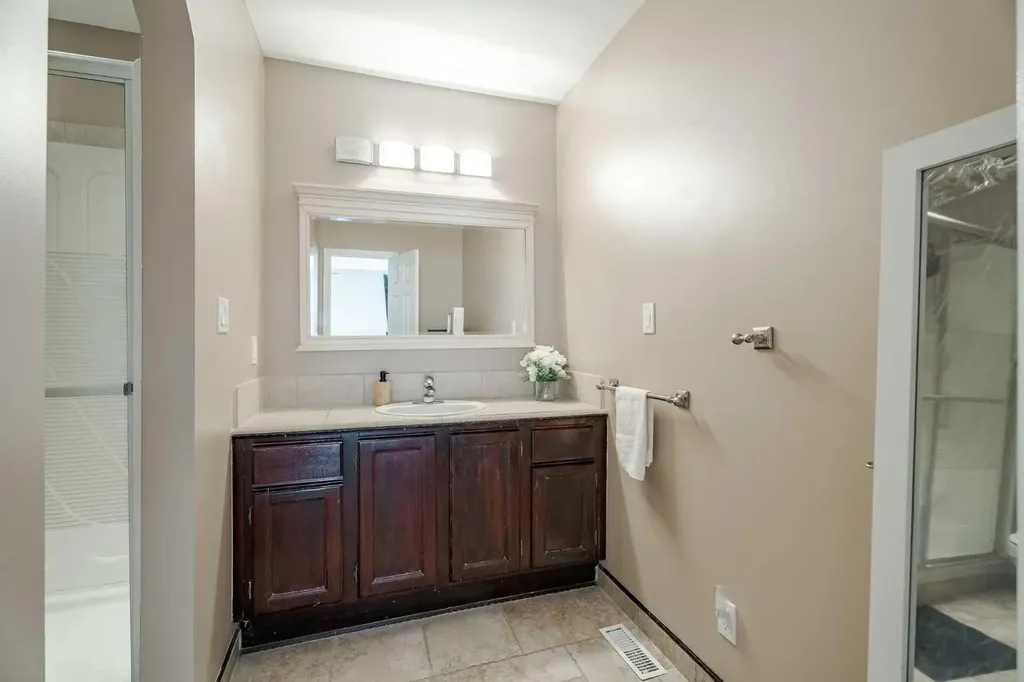 405 6 Street Irricana AB T0M 1B0