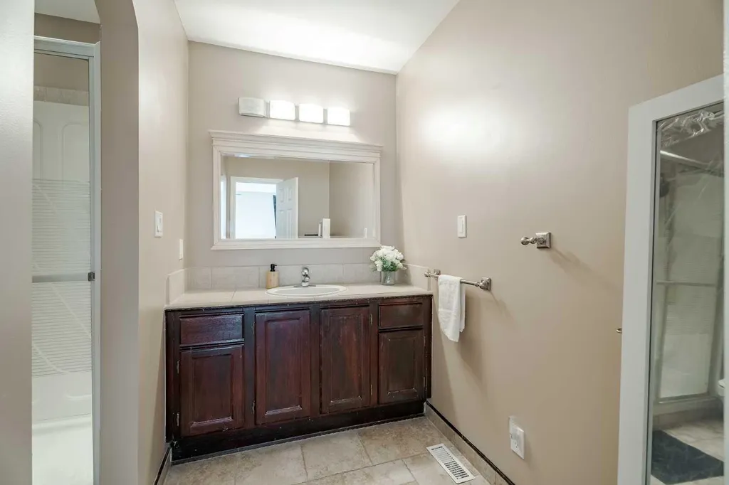 405 6 Street Irricana AB T0M 1B0