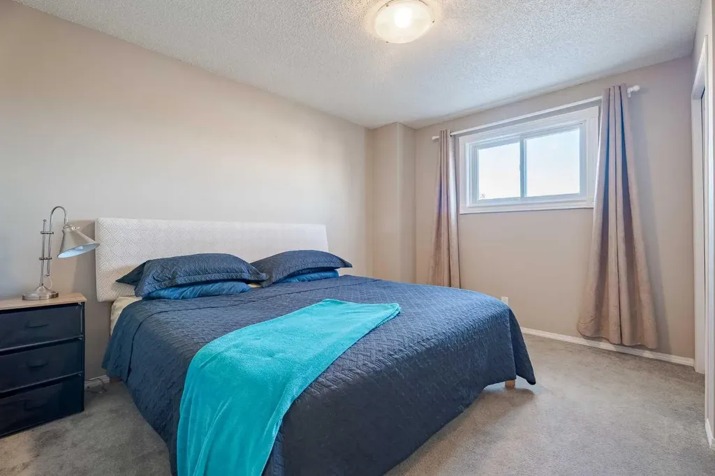 405 6 Street Irricana AB T0M 1B0