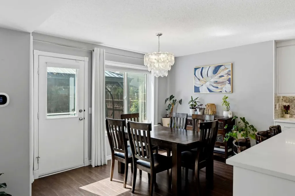 20 Somercrest Grove SW Calgary AB T2Y 3M2