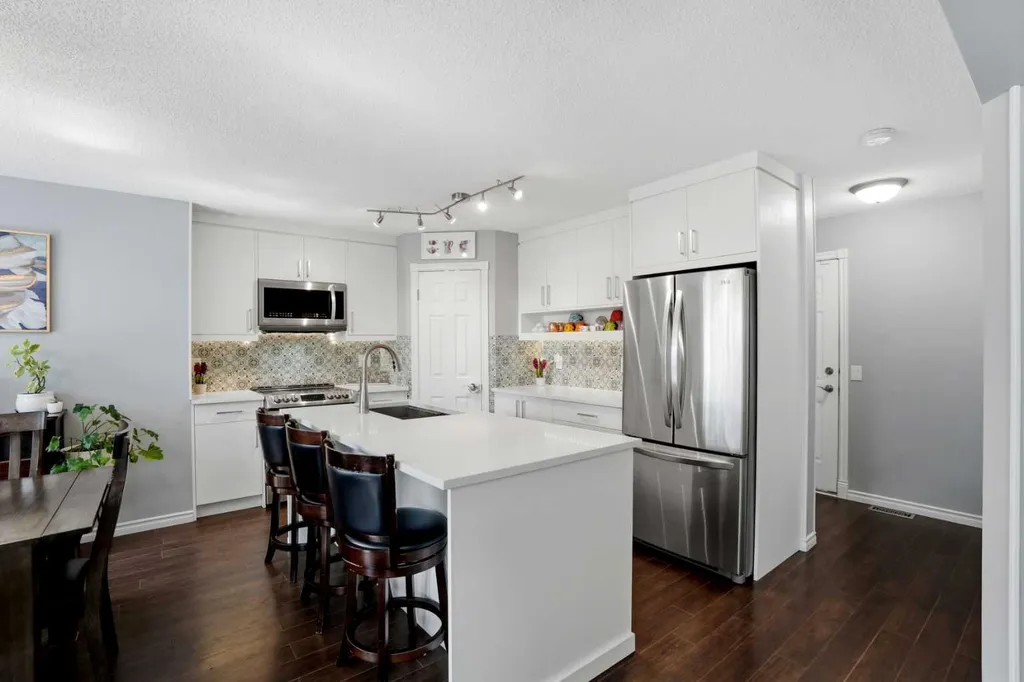 20 Somercrest Grove SW Calgary AB T2Y 3M2