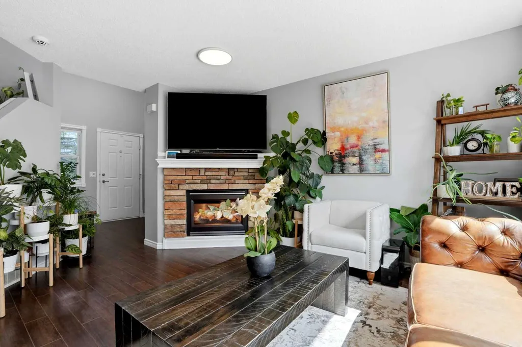 20 Somercrest Grove SW Calgary AB T2Y 3M2