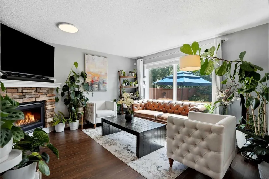 20 Somercrest Grove SW Calgary AB T2Y 3M2