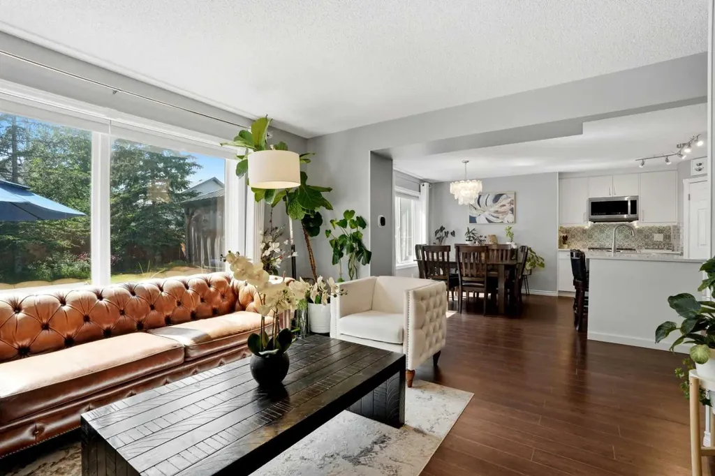 20 Somercrest Grove SW Calgary AB T2Y 3M1