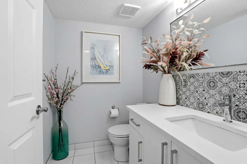 20 Somercrest Grove SW Calgary AB T2Y 3M2