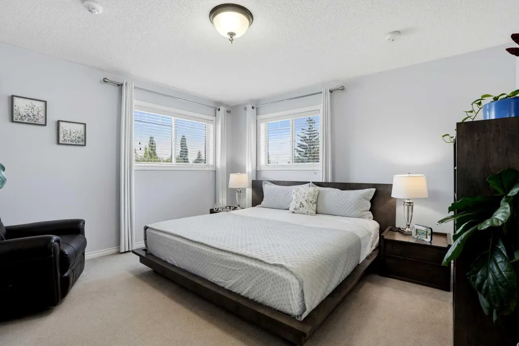 20 Somercrest Grove SW Calgary AB T2Y 3M2