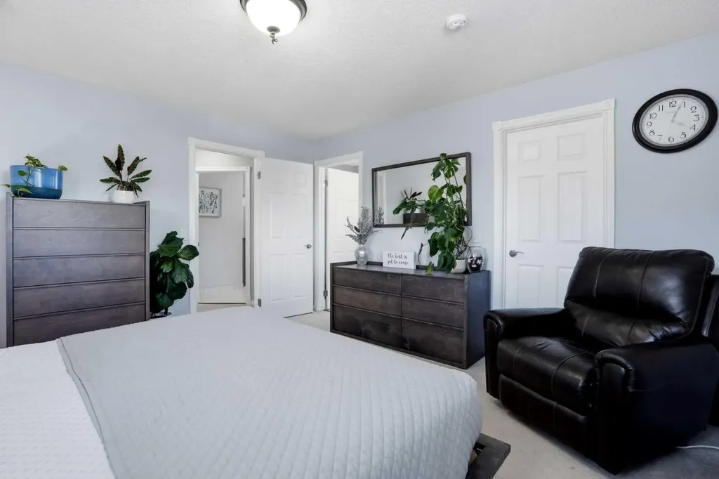 20 Somercrest Grove SW Calgary AB T2Y 3M2