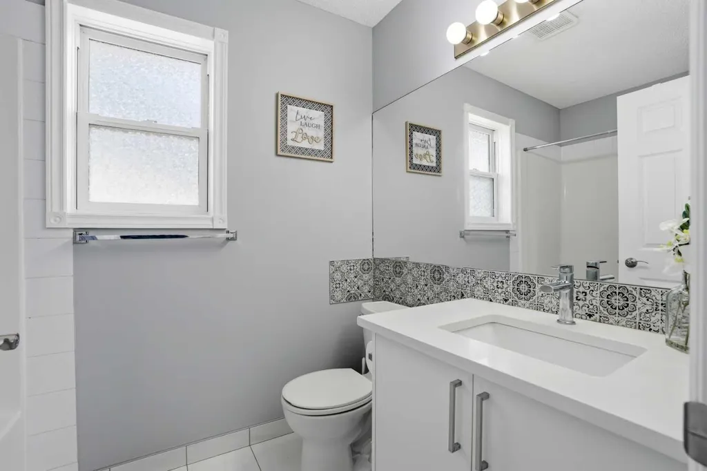 20 Somercrest Grove SW Calgary AB T2Y 3M2