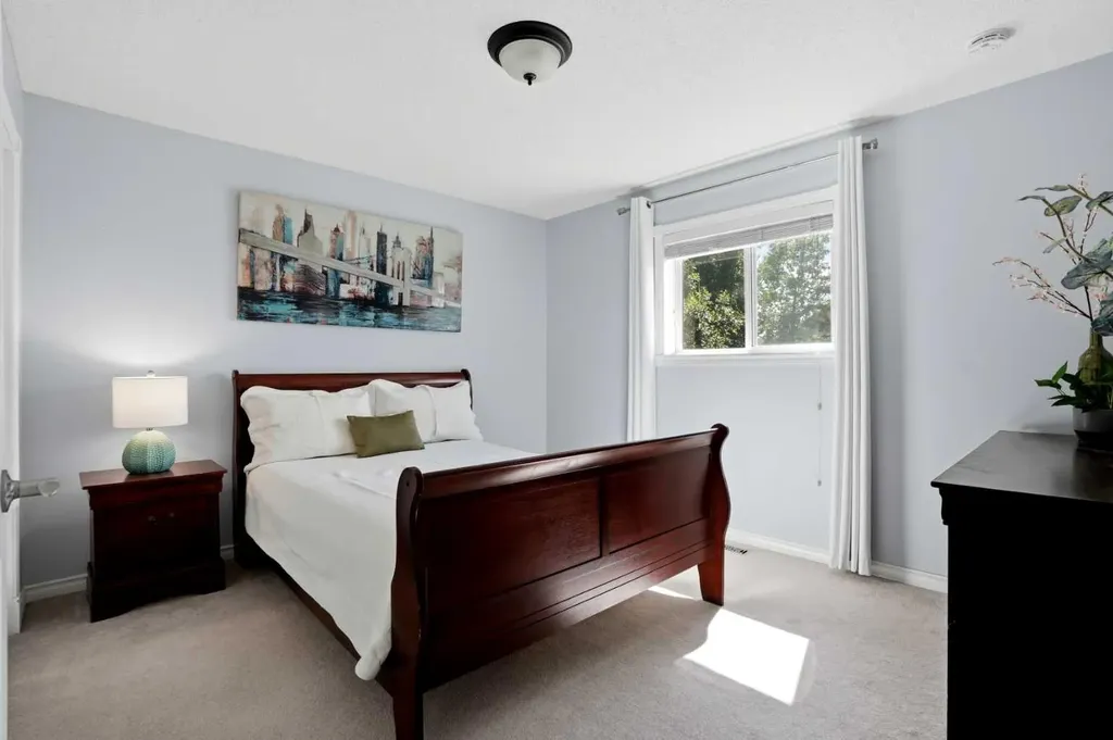 20 Somercrest Grove SW Calgary AB T2Y 3M1