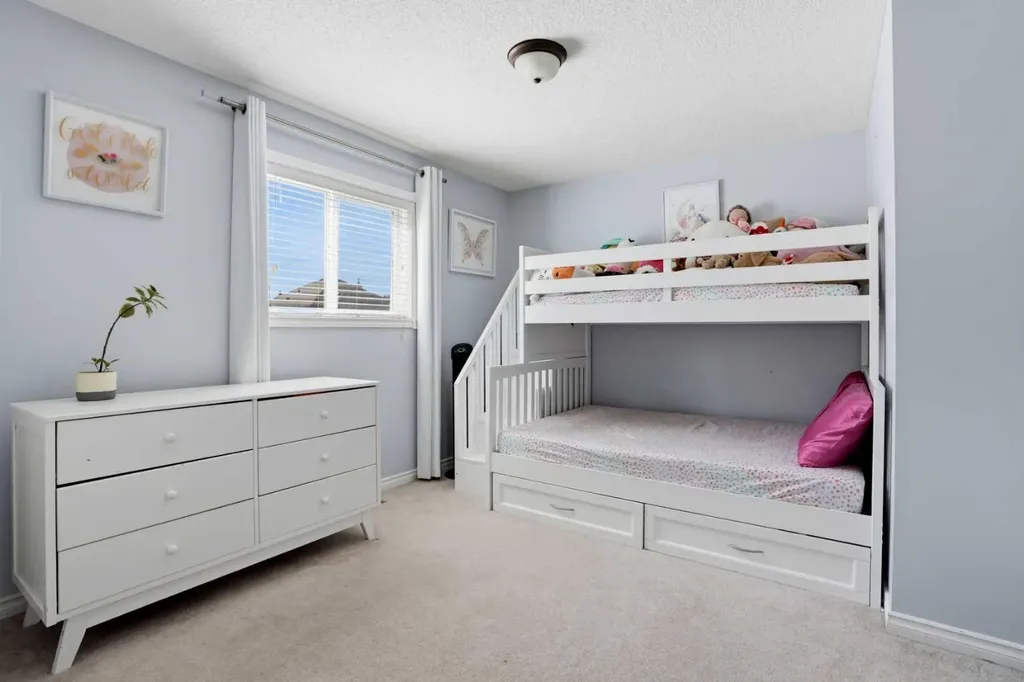20 Somercrest Grove SW Calgary AB T2Y 3M2