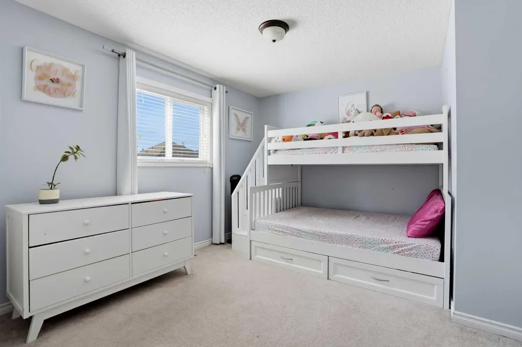 20 Somercrest Grove SW Calgary AB T2Y 3M2
