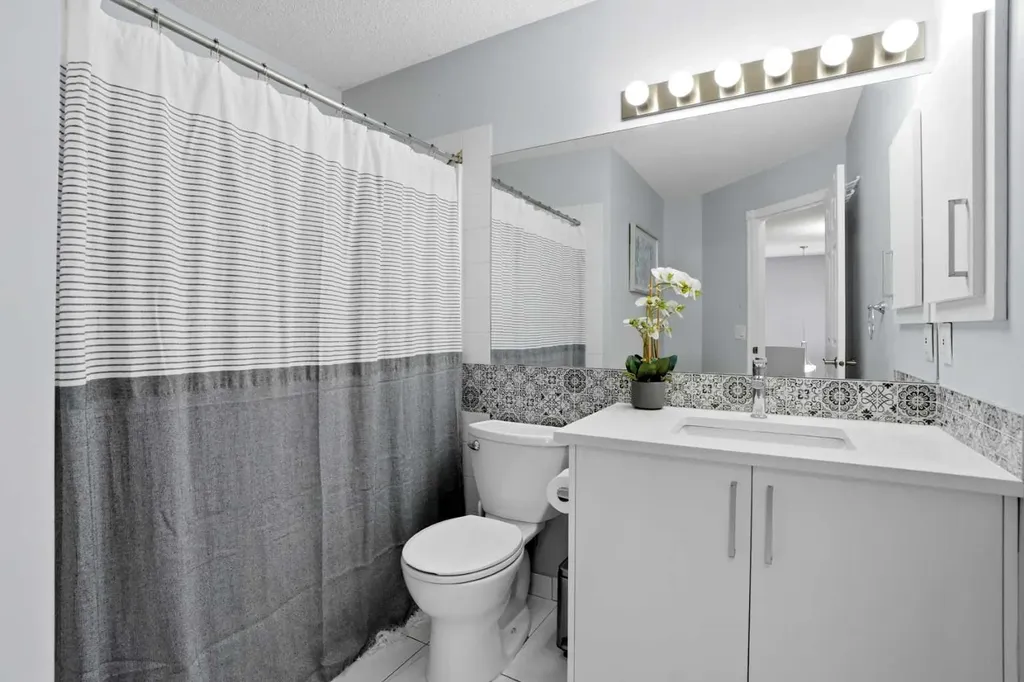 20 Somercrest Grove SW Calgary AB T2Y 3M1