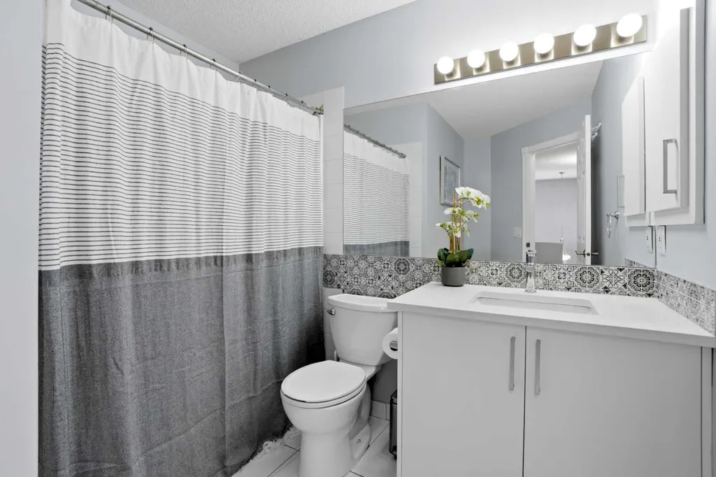20 Somercrest Grove SW Calgary AB T2Y 3M2