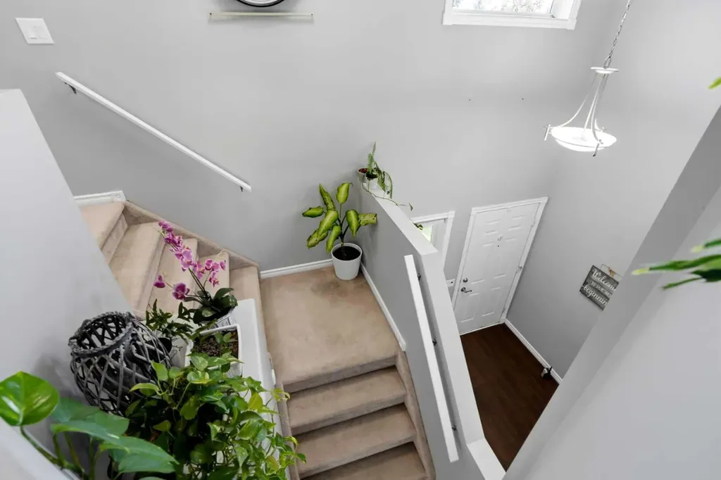 20 Somercrest Grove SW Calgary AB T2Y 3M1
