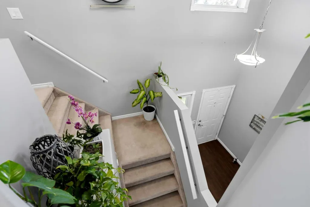 20 Somercrest Grove SW Calgary AB T2Y 3M2
