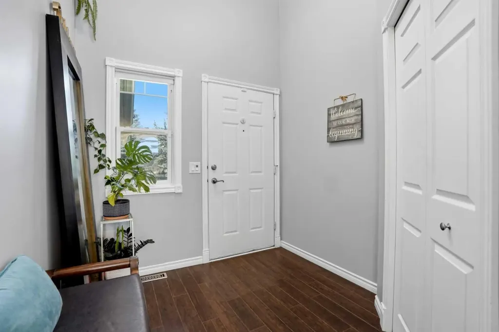 20 Somercrest Grove SW Calgary AB T2Y 3M2