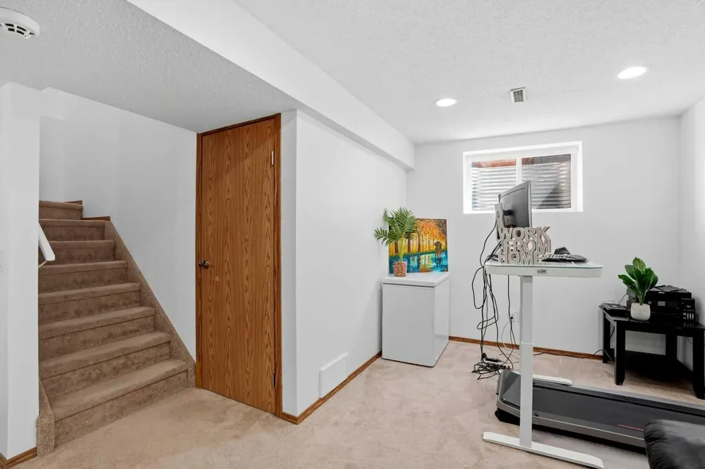20 Somercrest Grove SW Calgary AB T2Y 3M2