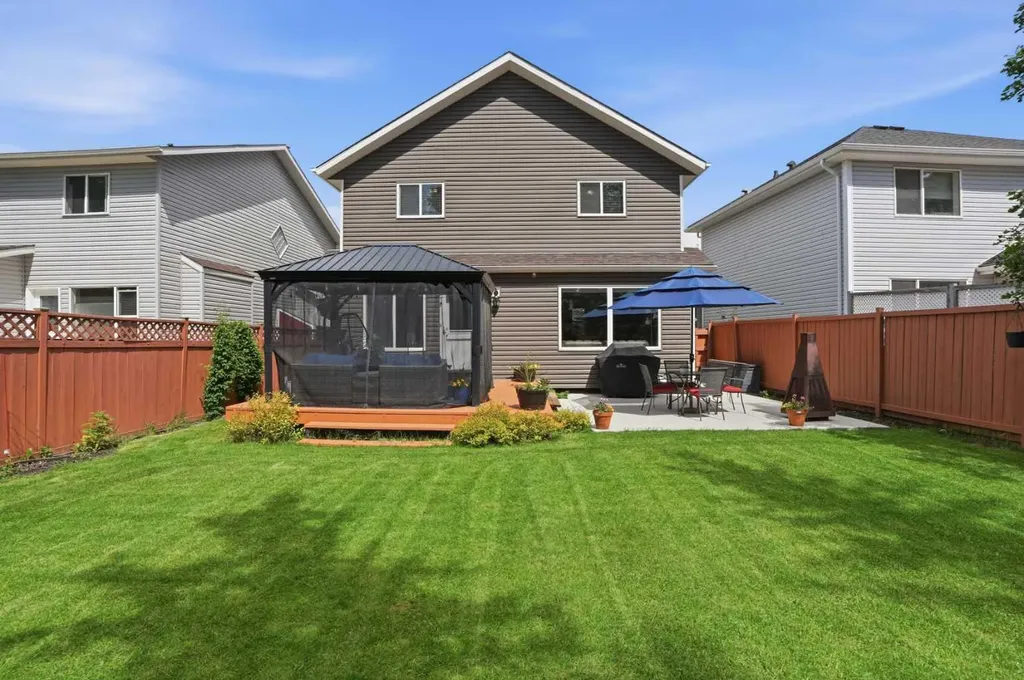 20 Somercrest Grove SW Calgary AB T2Y 3M2