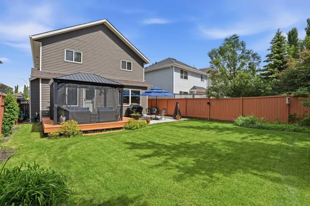 20 Somercrest Grove SW Calgary AB T2Y 3M1
