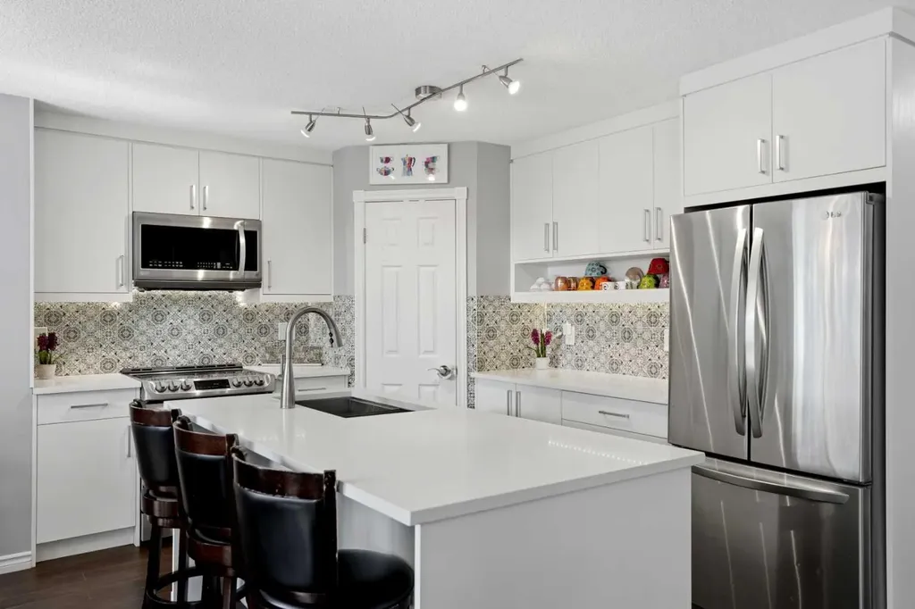 20 Somercrest Grove SW Calgary AB T2Y 3M2