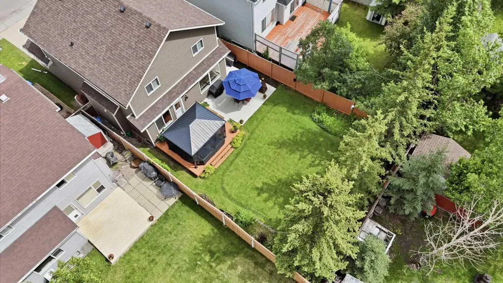 20 Somercrest Grove SW Calgary AB T2Y 3M1