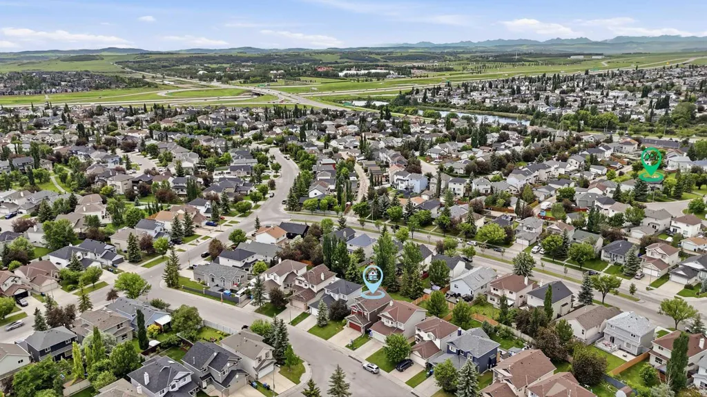 20 Somercrest Grove SW Calgary AB T2Y 3M2