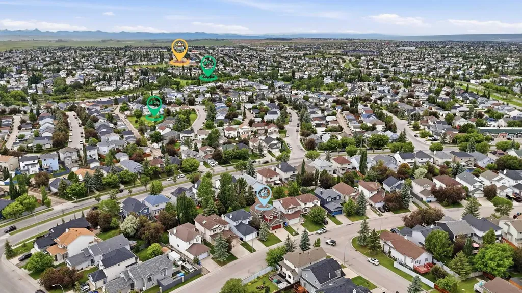 20 Somercrest Grove SW Calgary AB T2Y 3M2