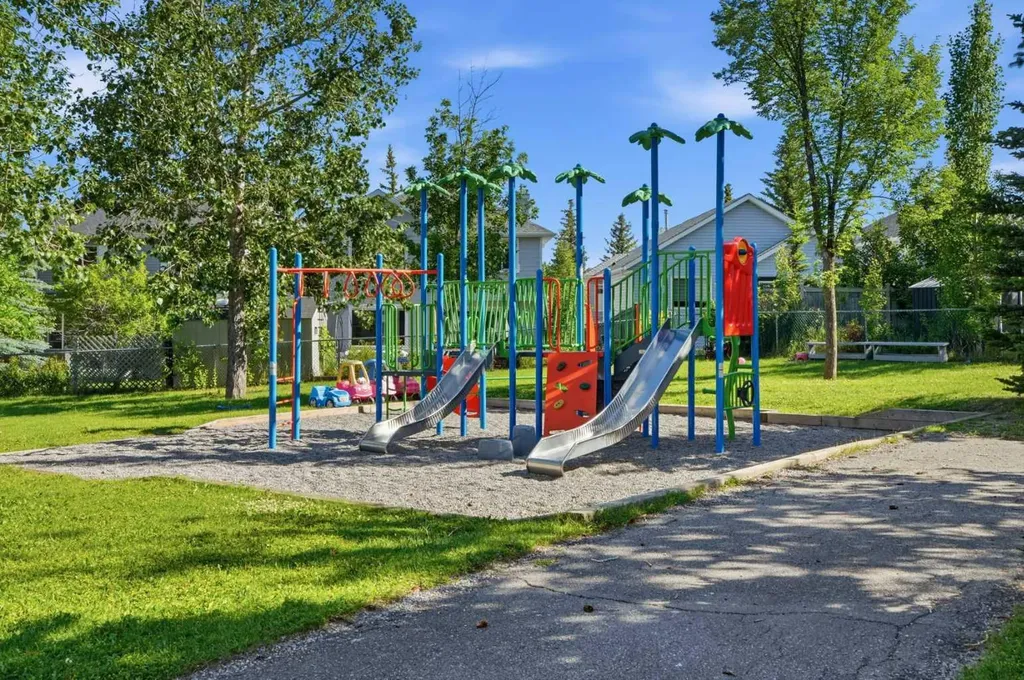 20 Somercrest Grove SW Calgary AB T2Y 3M1
