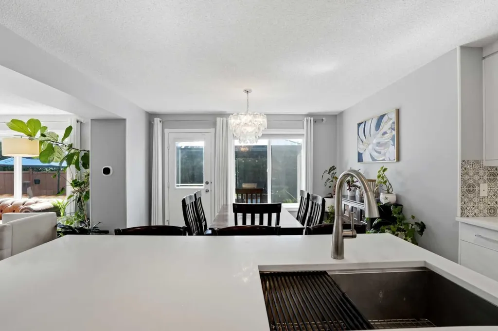 20 Somercrest Grove SW Calgary AB T2Y 3M2