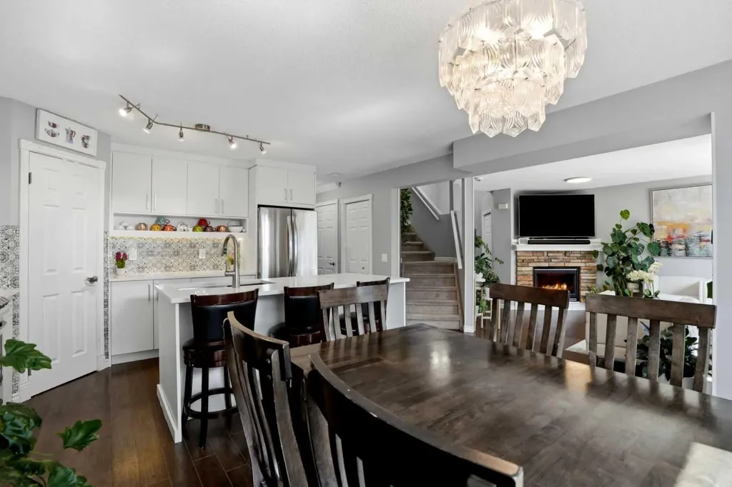 20 Somercrest Grove SW Calgary AB T2Y 3M1