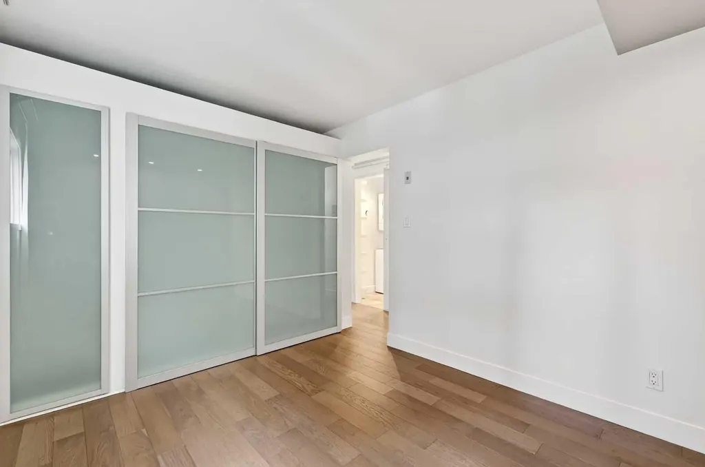 812 15 Avenue SW Calgary AB T2R 0S1