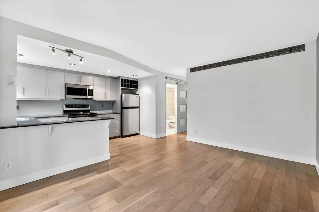 812 15 Avenue SW Calgary AB T2R 0S1