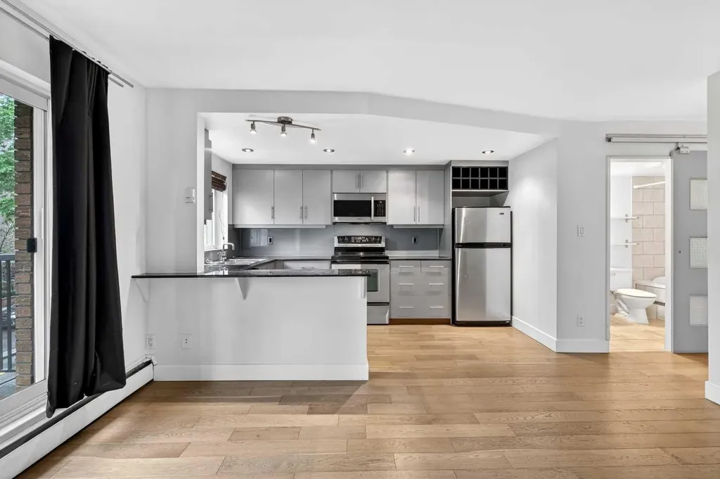 812 15 Avenue SW Calgary AB T2R 0S1