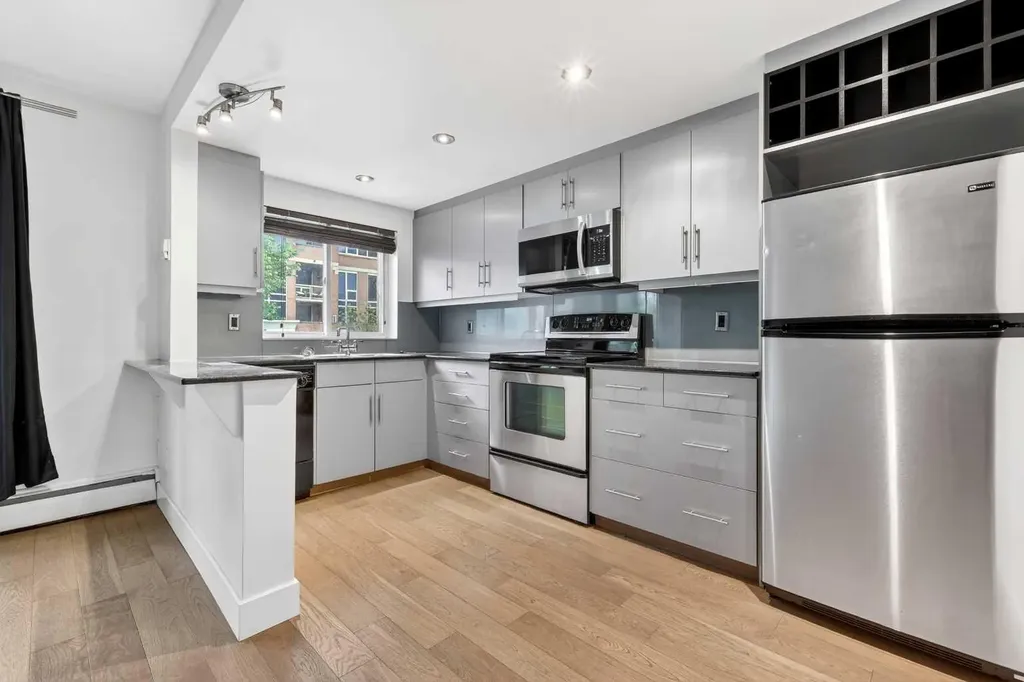 812 15 Avenue SW Calgary AB T2R 0S1