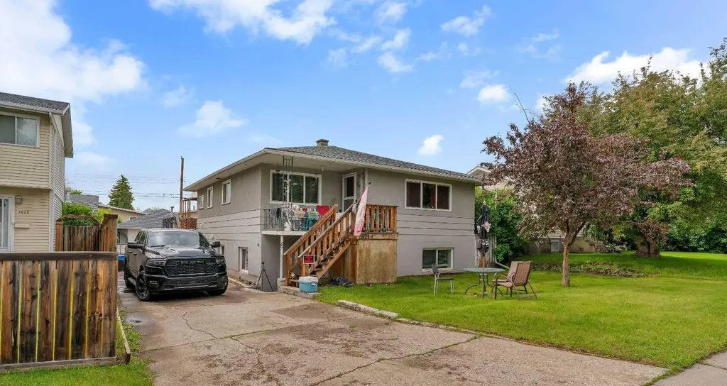 7621 23 Street SE Calgary AB T2C 0Y2