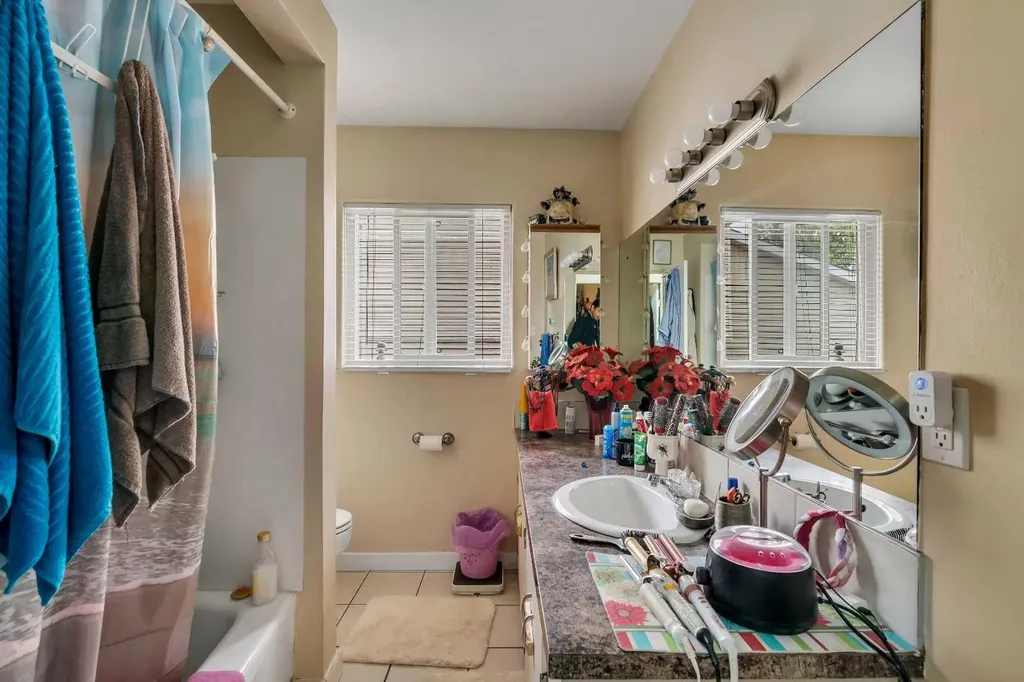 7621 23 Street SE Calgary AB T2C 0Y2