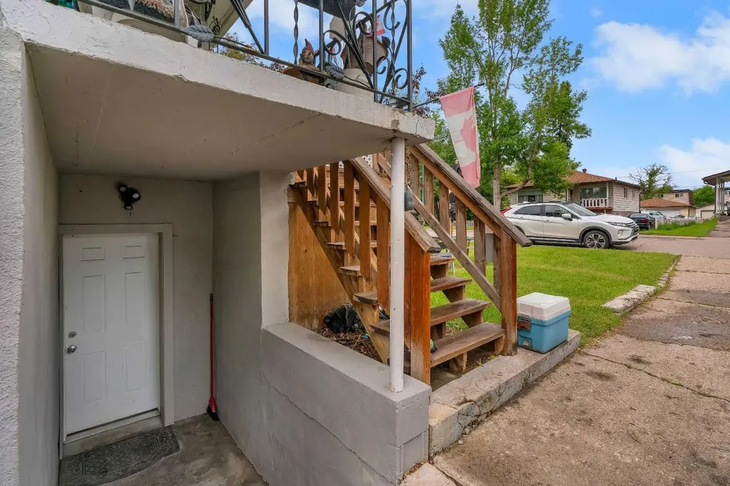 7621 23 Street SE Calgary AB T2C 0Y2