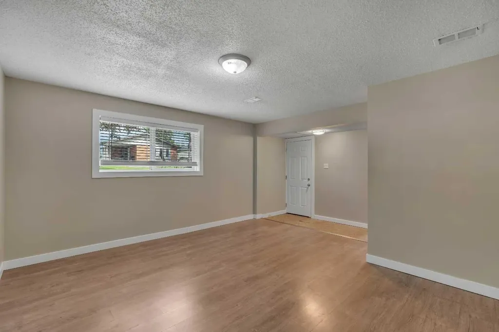 7621 23 Street SE Calgary AB T2C 0Y2