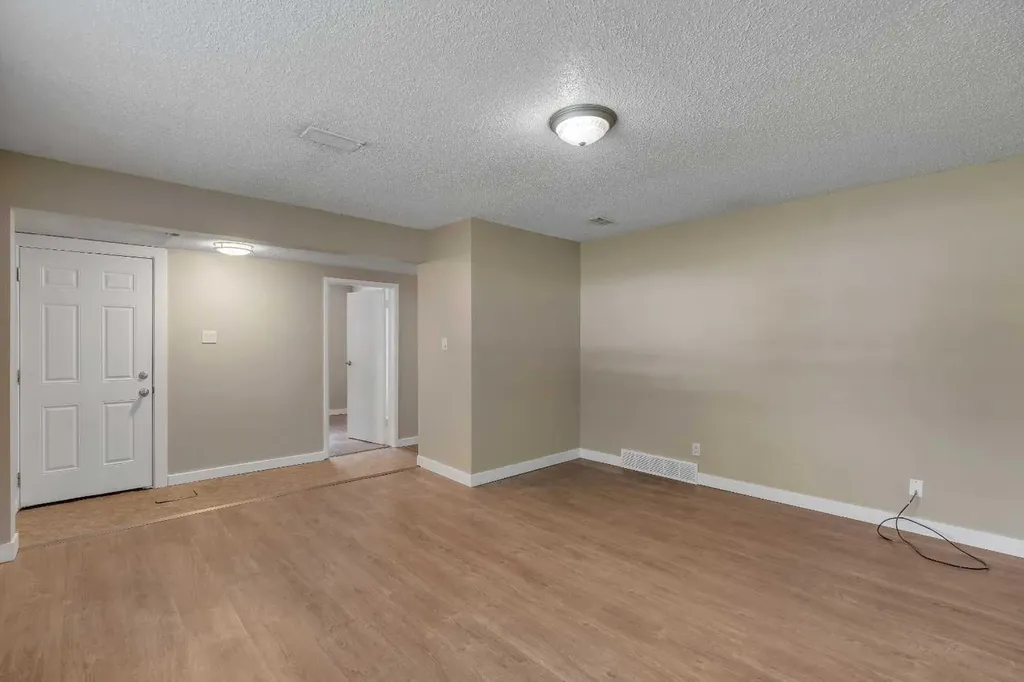 7621 23 Street SE Calgary AB T2C 0Y2