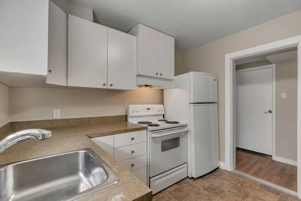 7621 23 Street SE Calgary AB T2C 0Y2