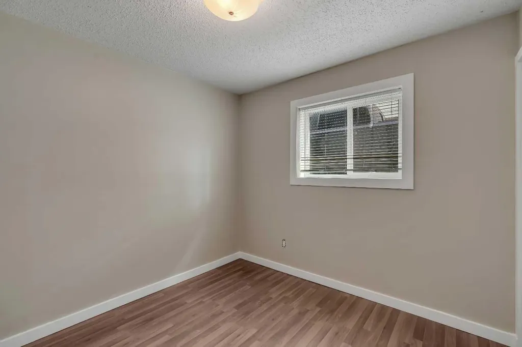 7621 23 Street SE Calgary AB T2C 0Y2