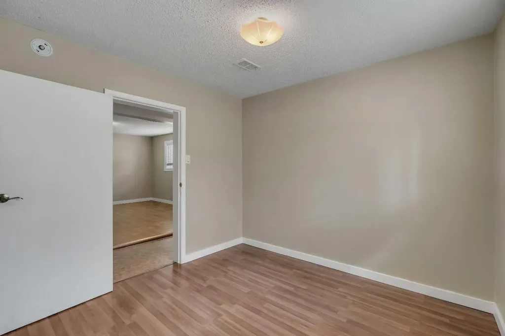 7621 23 Street SE Calgary AB T2C 0Y2