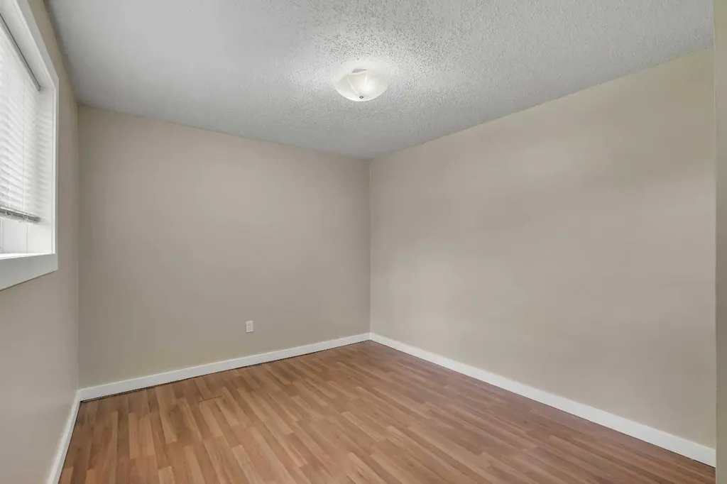 7621 23 Street SE Calgary AB T2C 0Y2