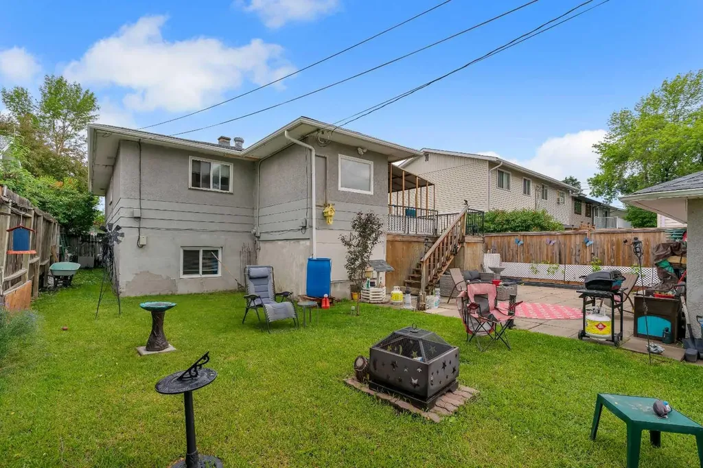 7621 23 Street SE Calgary AB T2C 0Y2